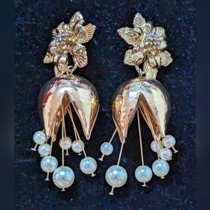 Lovisa Fairy Pearl Tulip Earrings